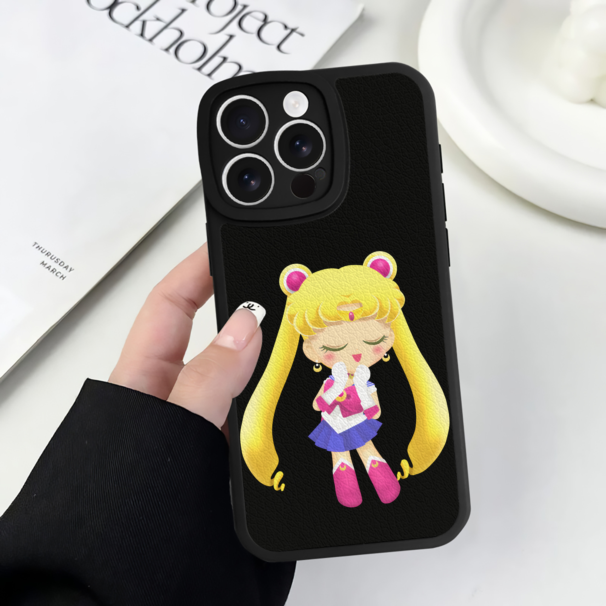 （画像用） 美少女戦士セーラームーン 月野 うさぎ つきの うさぎ Sailor Moon Tsukino Usagi 【iPhone 16シリーズ対応】シリコンスマホケース（レザー調） 材質：シリコン